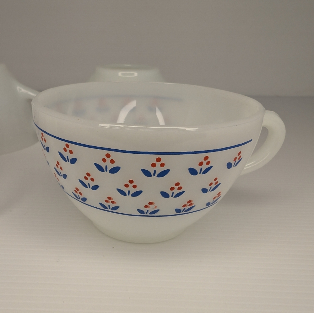 Set Of 4 Vintage Termo Rey Teacups With Tulip Brazil Milk Glass